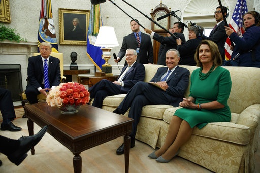 Trump con Mitch McConell, Nancy Pelosy y Chuck Schumer