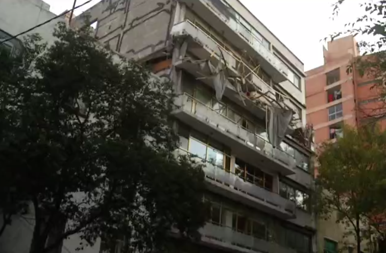 Edificio afectado tras sismo en avenida Sonora de la CDMX 