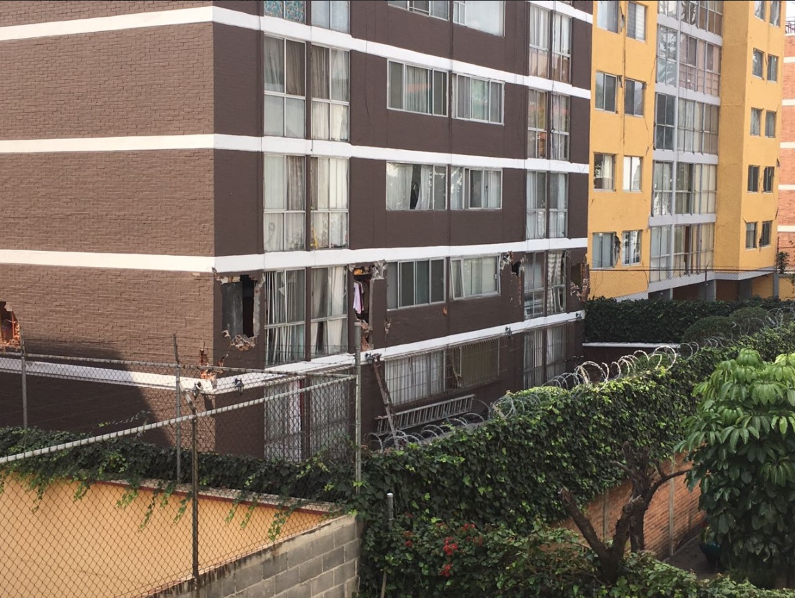 unidad habitacional sobre miramontes suffre daños tras sismo