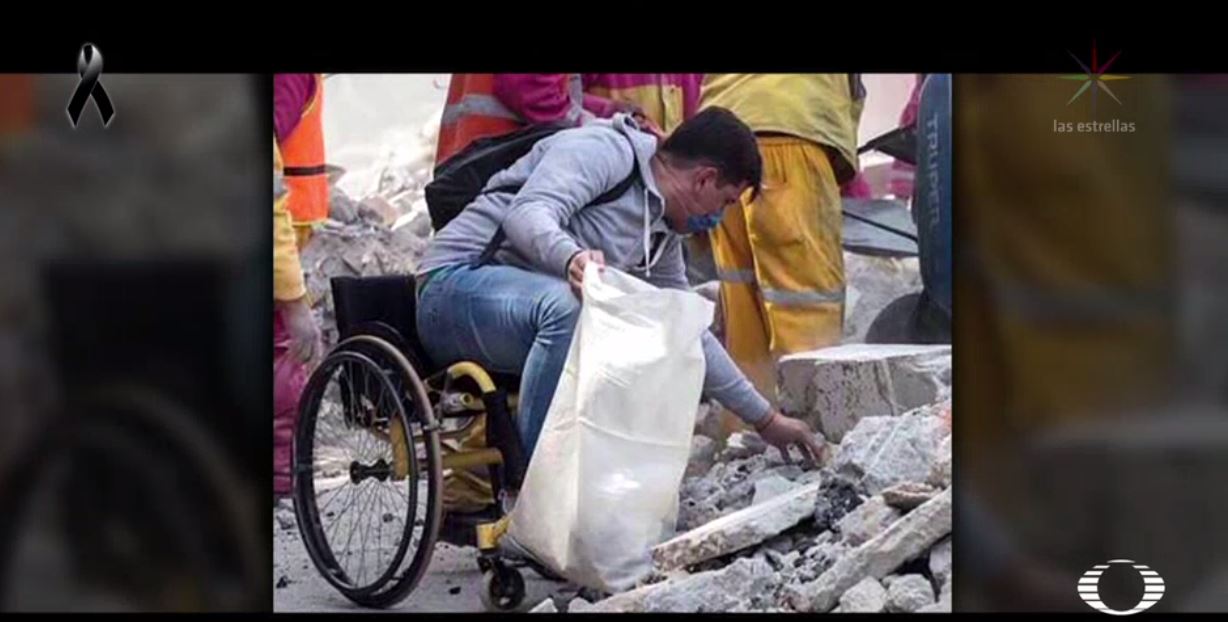 Eduardo Zárate brinda apoyo en su silla de ruedas tras sismo en CDMX