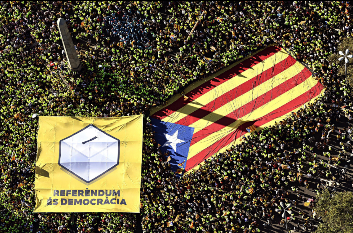 Miles de catalanes exigen referendo