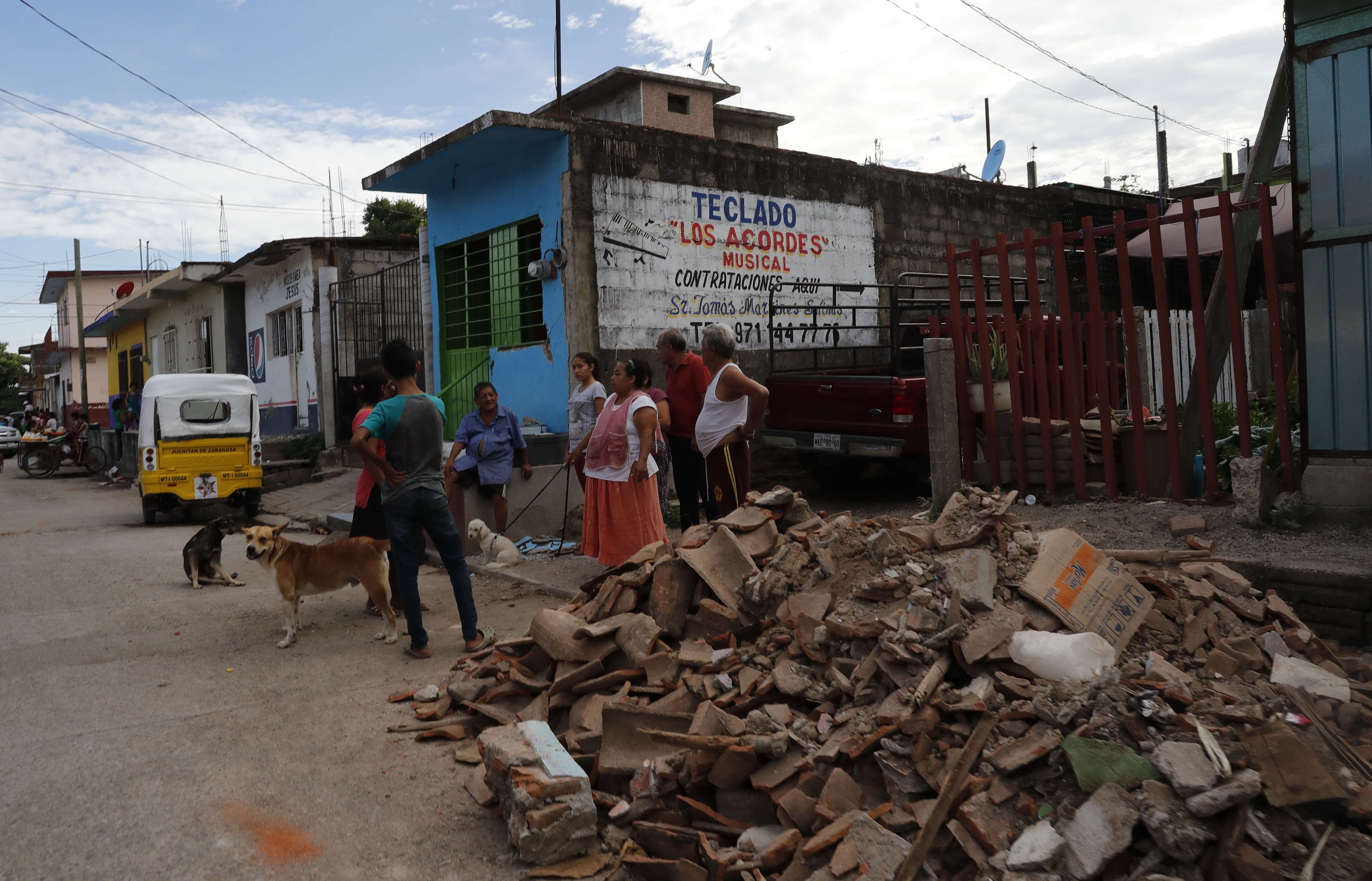 Escombros de edificio que colapsó en Juchitán, Oaxaca, tras sismo