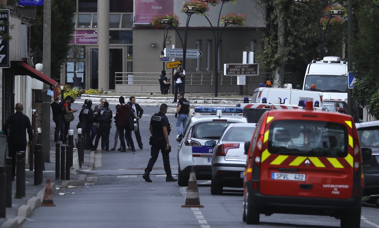 Descubren material explosivo en operación antiterrorista en Francia; hay dos detenidos
