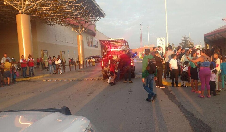 Evacuan a 300 personas por fuga de amoniaco en Torreón, Coahuila