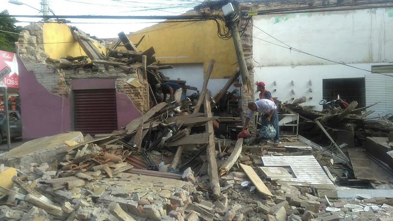 Funcionarios recorren zonas afectadas por sismo en Oaxaca