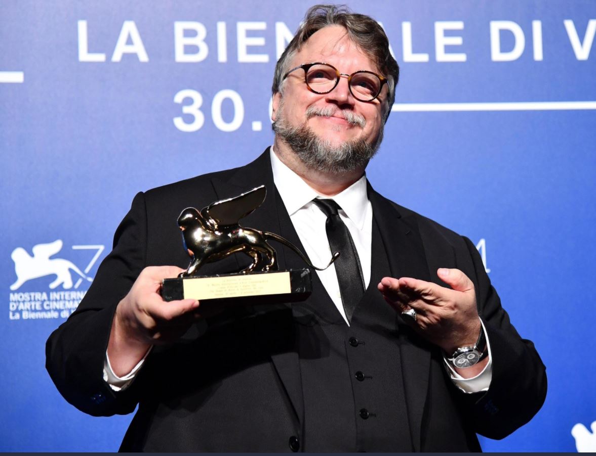Del Toro gana León de Oro por "The Shape of Water"