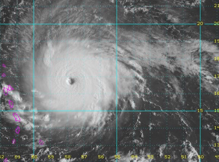 ‘Irma’ se convierte en huracán categoría 5; se acerca a Florida