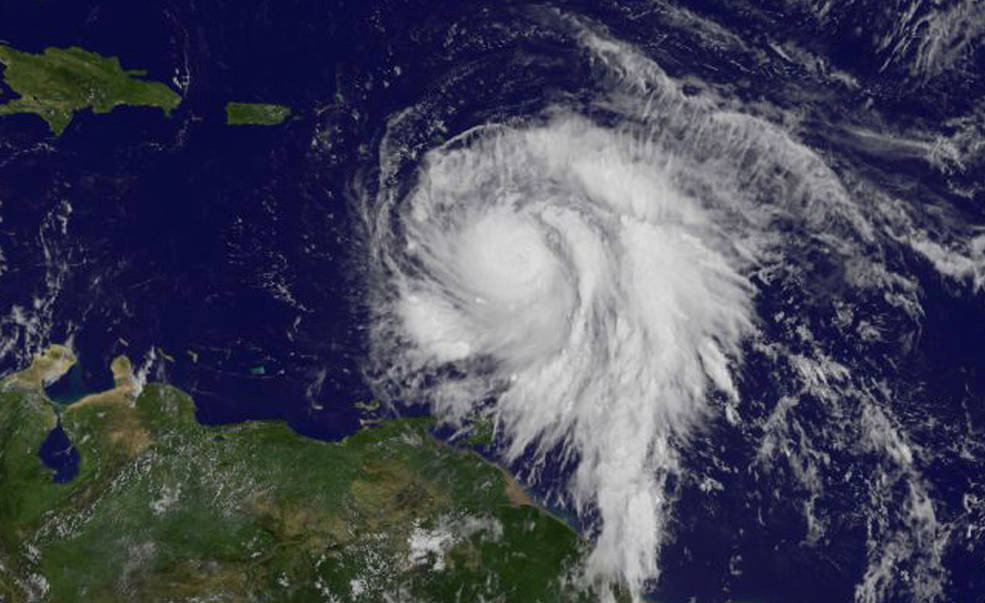 Ojo huracán María toca tierra Dominica