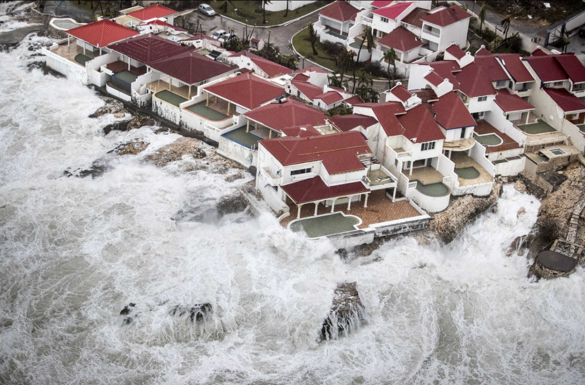Imagen cedida por el ministerio de Defensa holandés, del paso de 'Irma' por San Martín. (EFE)