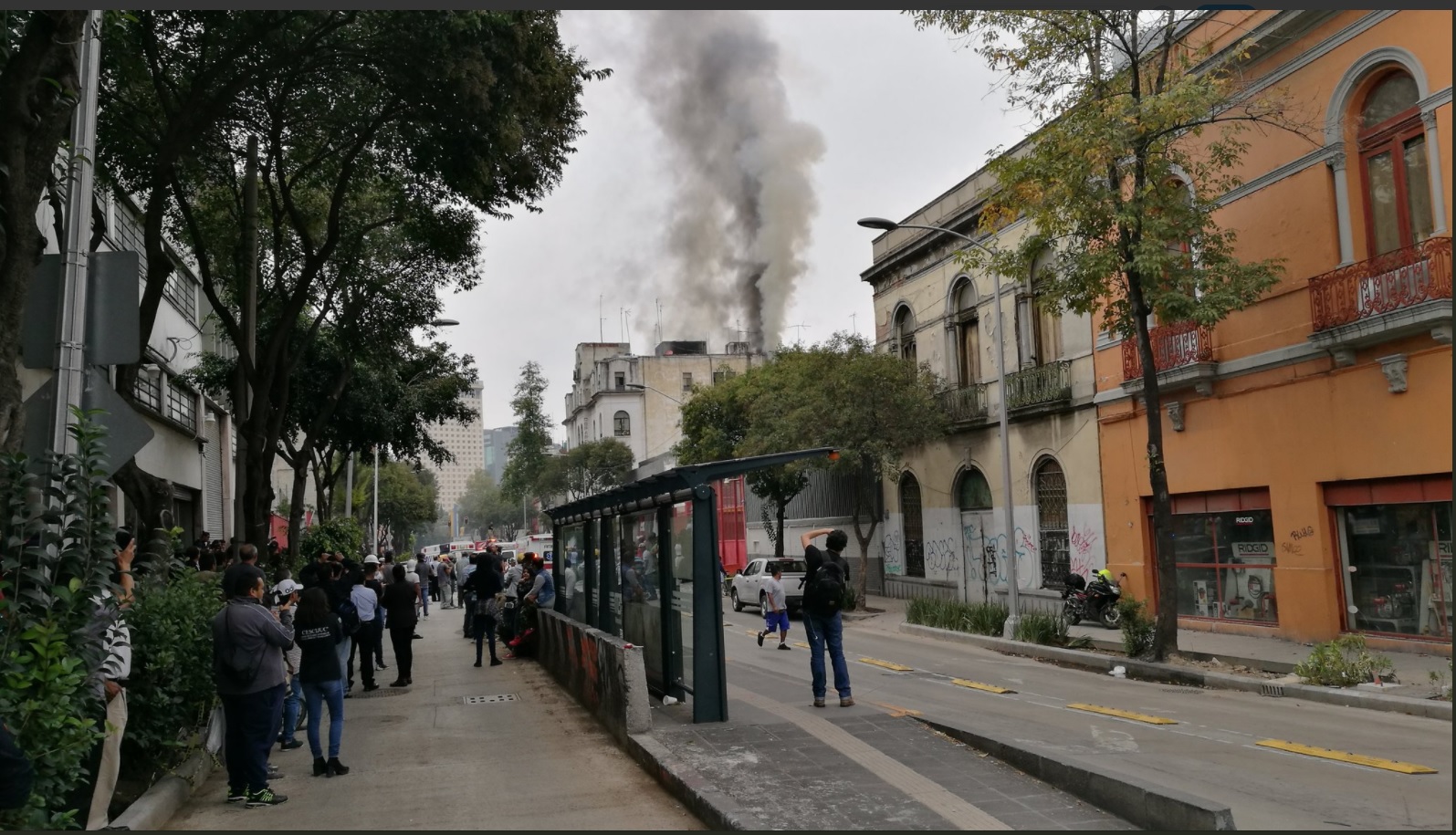 incendio en la calle ayuntamiento deja 4 intoxicados