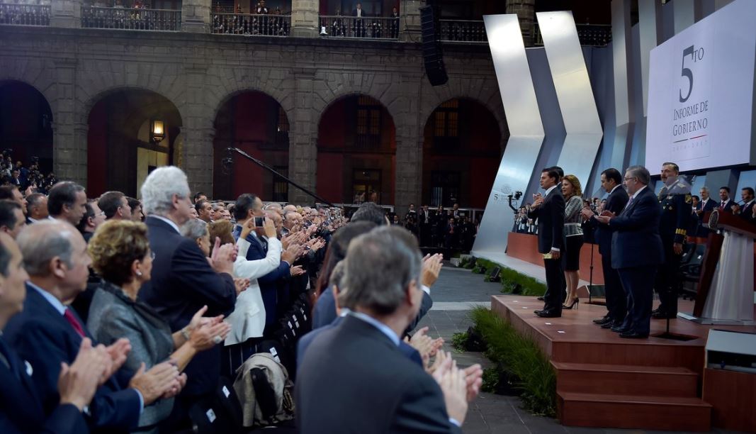 Peña Nieto destaca avances y retos en mensaje por Quinto Informe