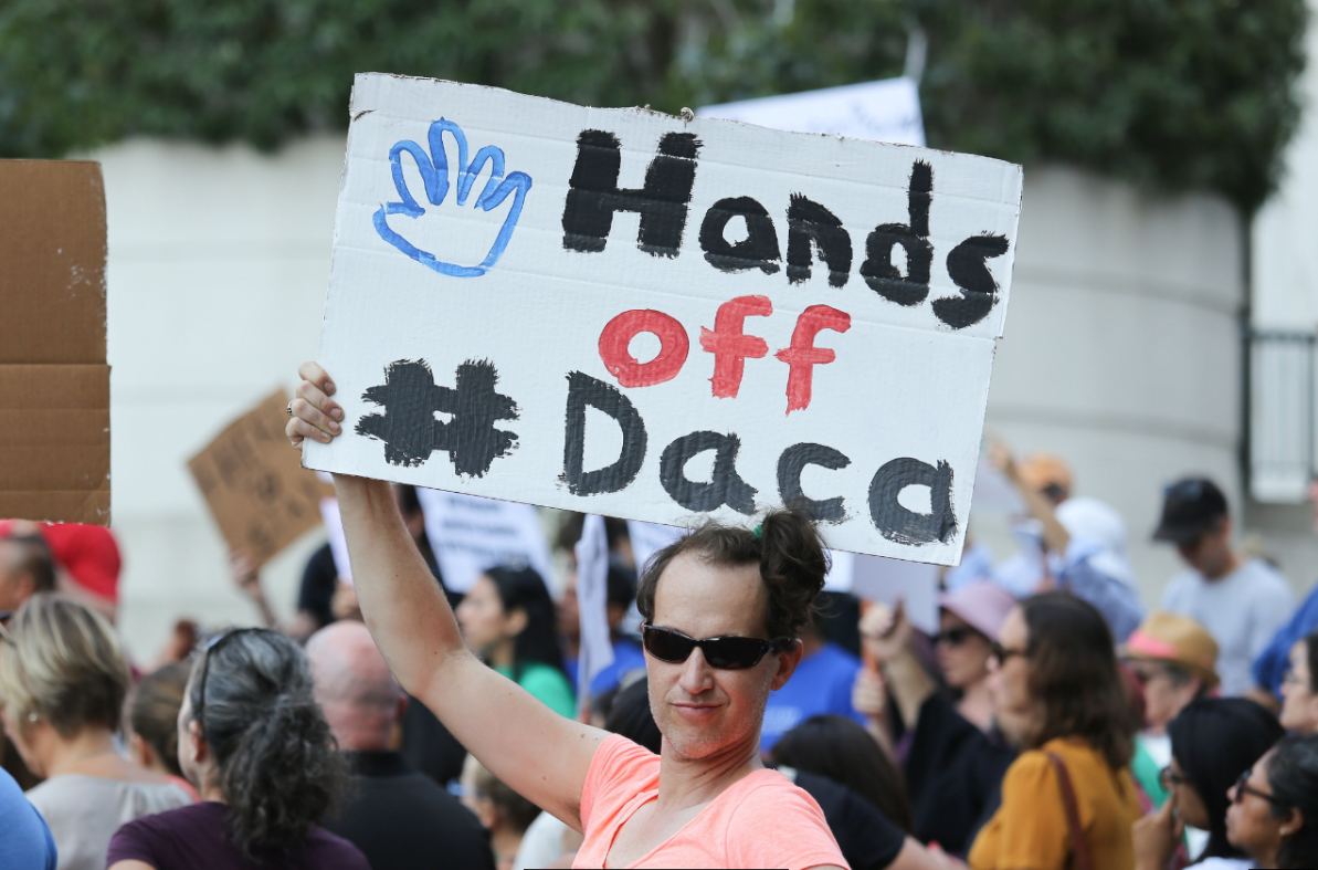 Inmigrantes y activistas protestan contra derogacion DACA