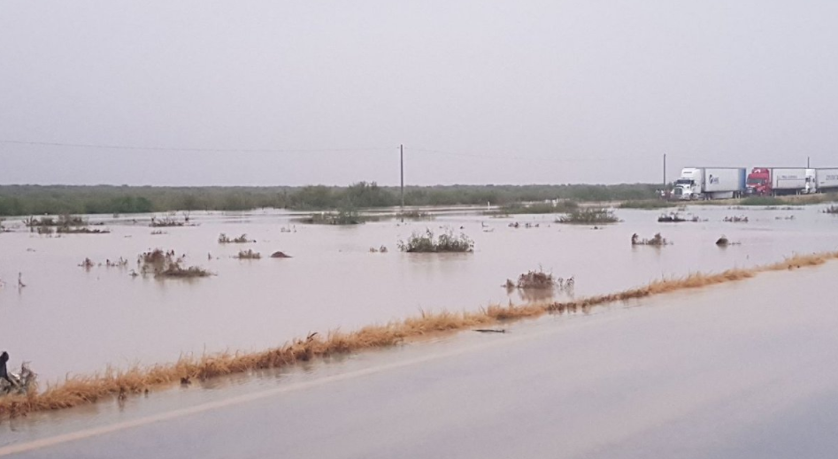 Inundación en autopista Monterrey Nuevo Laredo tras lluvias
