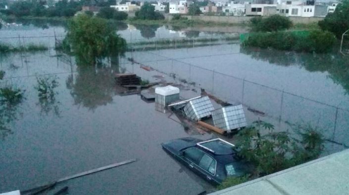 lluvias provocan socavon inundaciones en queretaro