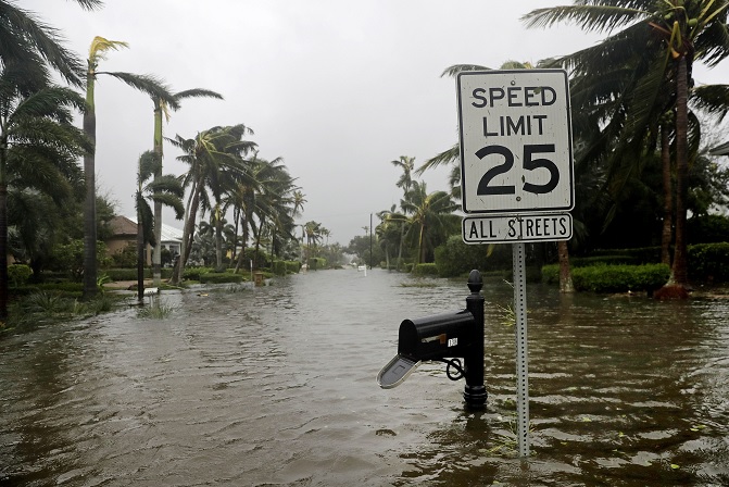 'Irma' se degrada a tormenta tropical sobre Florida