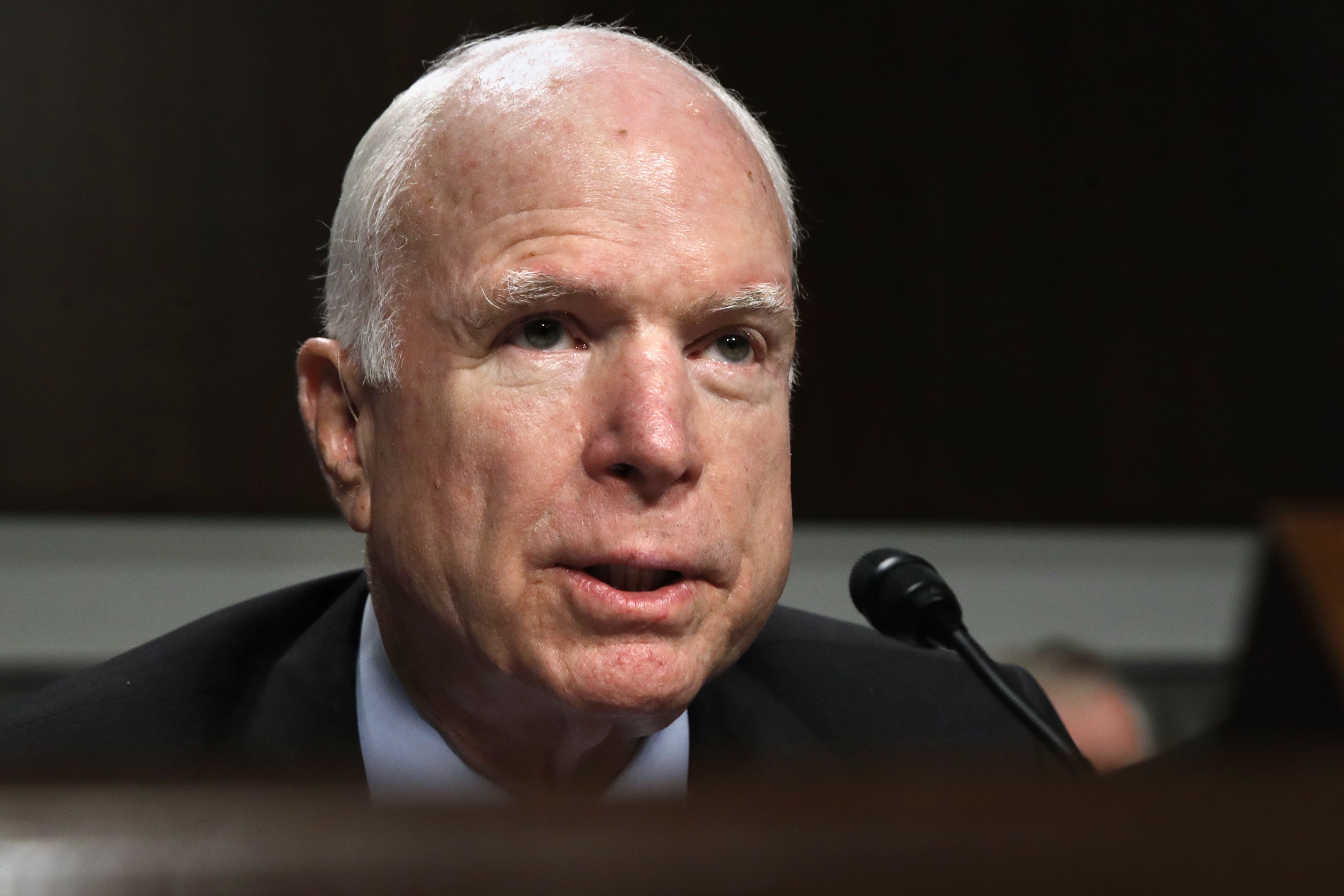 Trump culpa a John McCain por el fracaso republicano para derogar Obamacare