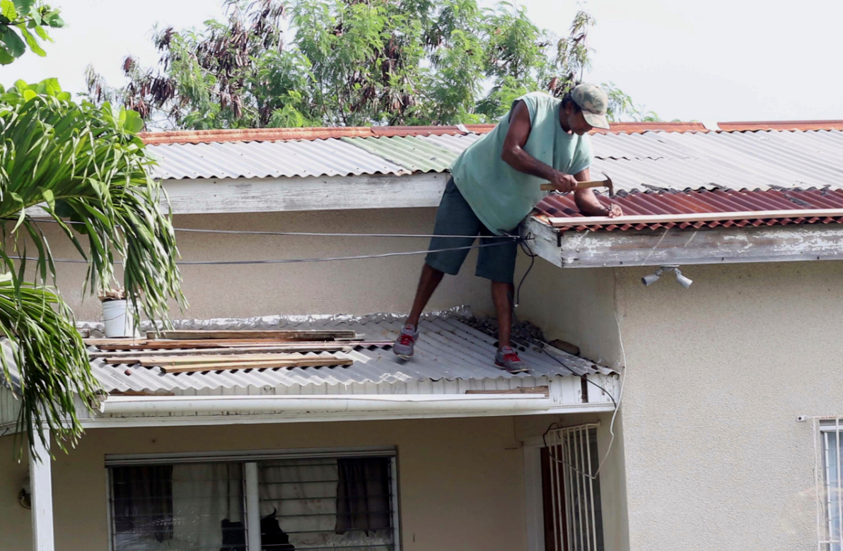 Habitantes de Antigua y Barbuda se prepararon para Irma