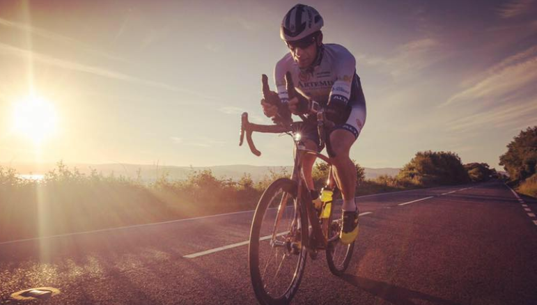 Mark Beaumont realiza vuelta al mundo en bicicleta
