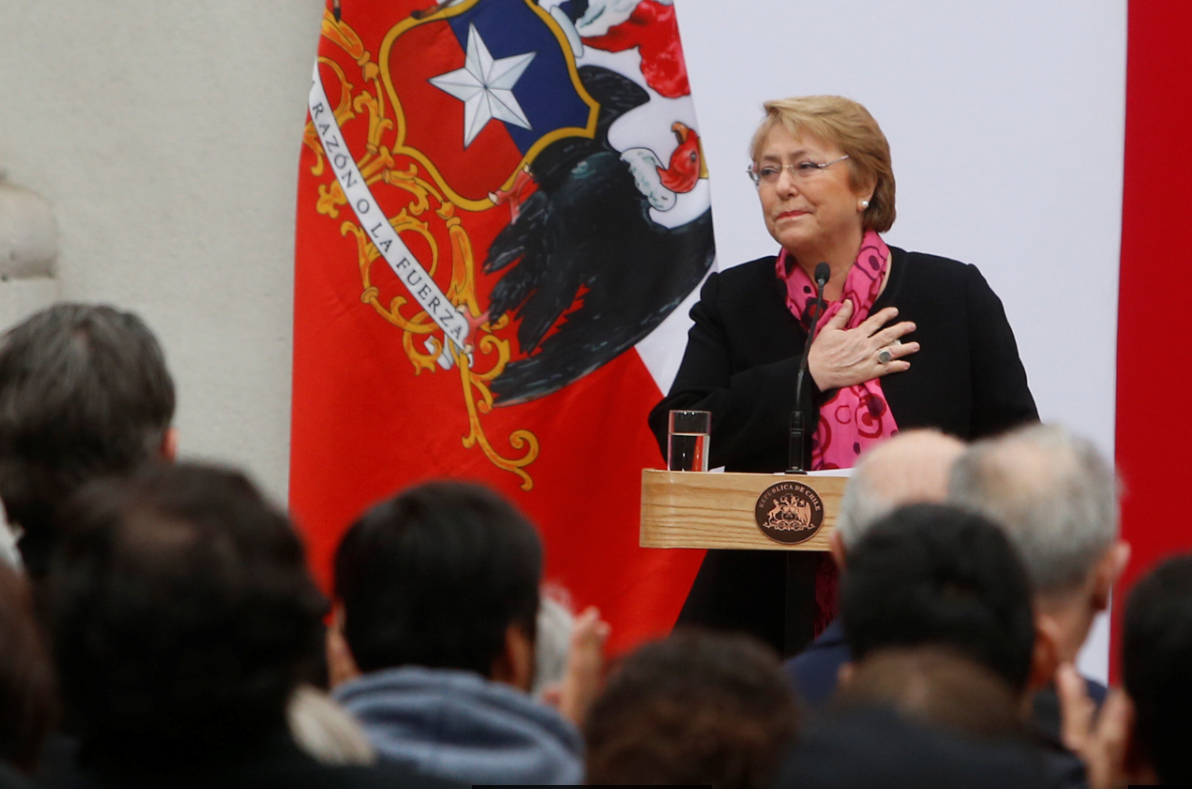 Michelle Bachelet rinde homenaje a víctimas de dictadura en Chile