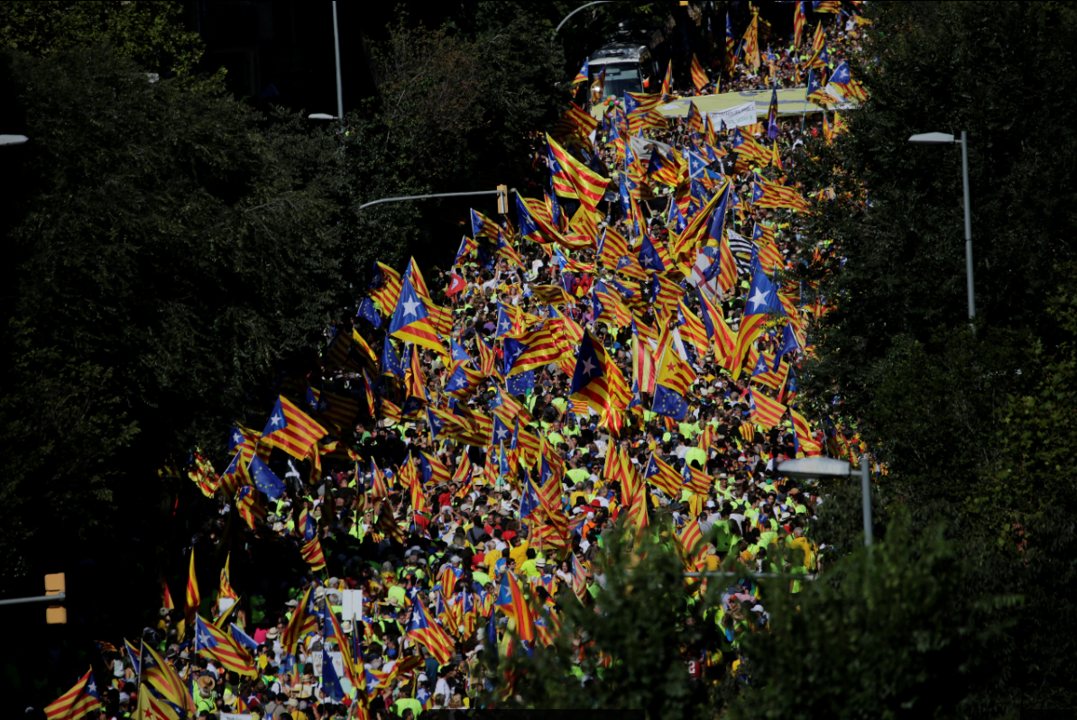 Miles de personas exigen referendo en Cataluna