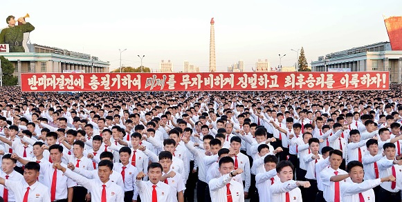 Miles de norcoreanos protestan contra amenazas de Trump