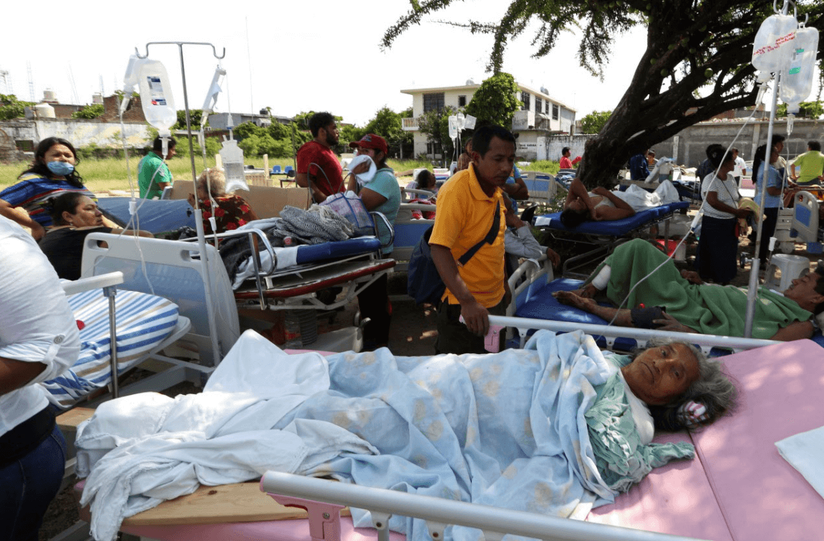 Pacientes de un hospital en Juchitán, Oaxaca, fueron evacuados