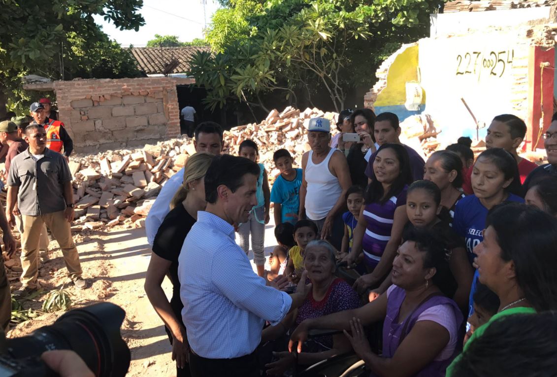 EPN recorre por segunda ocasión a zona afectada por sismo en Oaxaca