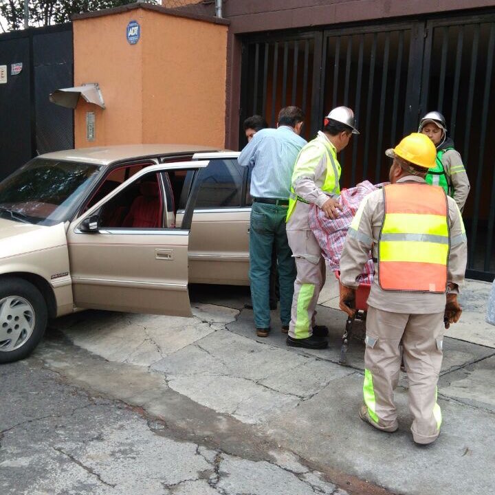 Vecinos rescatan pertenencias en calle Coquimbo