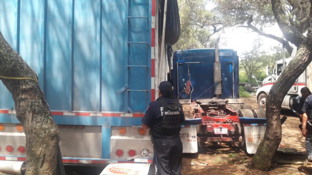 PF recupera vehículos utilizados para el traslado de combustible robado en Guanajuato