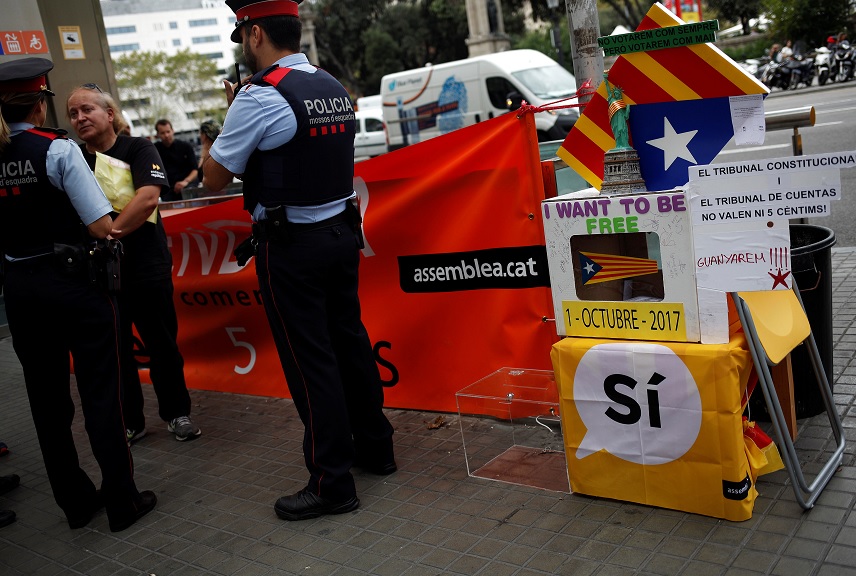 España ordena a policía catalana frustrar referéndum independentista