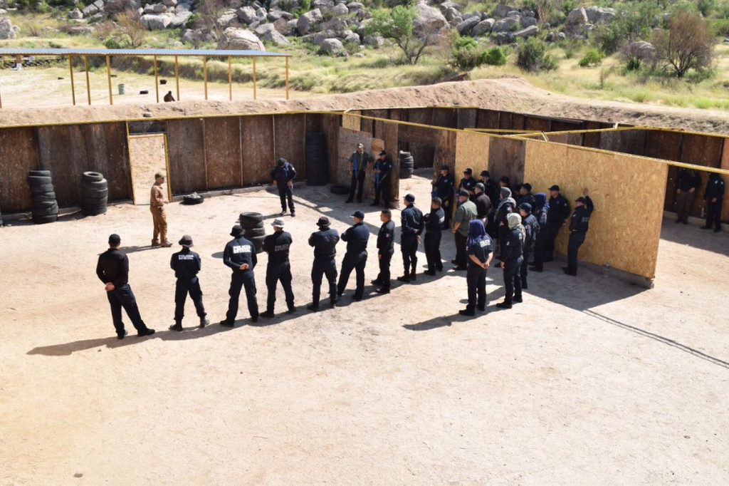 Policía Estatal de Seguridad Pública en Sonora recibe entrenamiento en “Tácticas de Alto Riesgo”, impartido por instructores del Departamento de Seguridad Pública de Arizona. (Twitter @PespSonora)