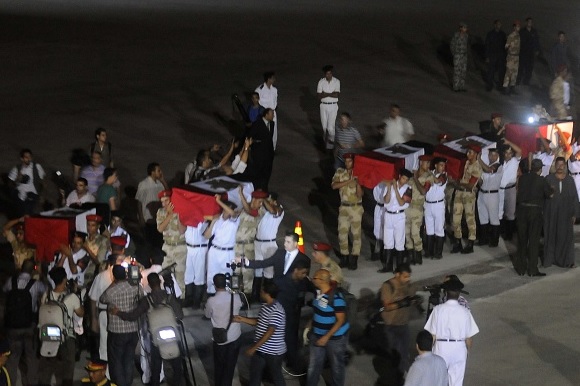 Estado Islámico mata a 18 policías en atentado con explosivos en Egipto