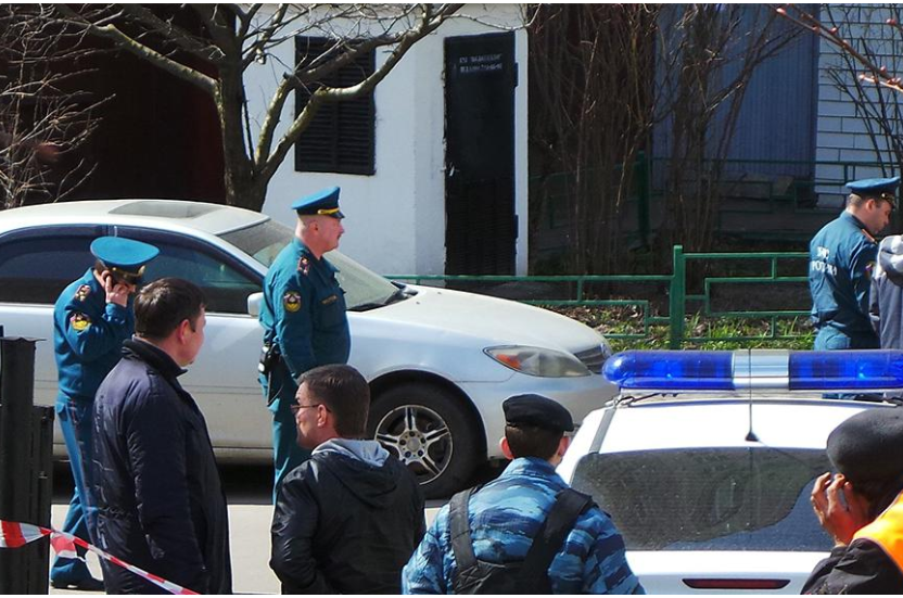 Policías rusos atienden emergencia ante alertas falsas de bombas