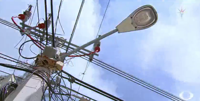 Poste de electricidad en la Isla de Holbox, Quintana Roo 