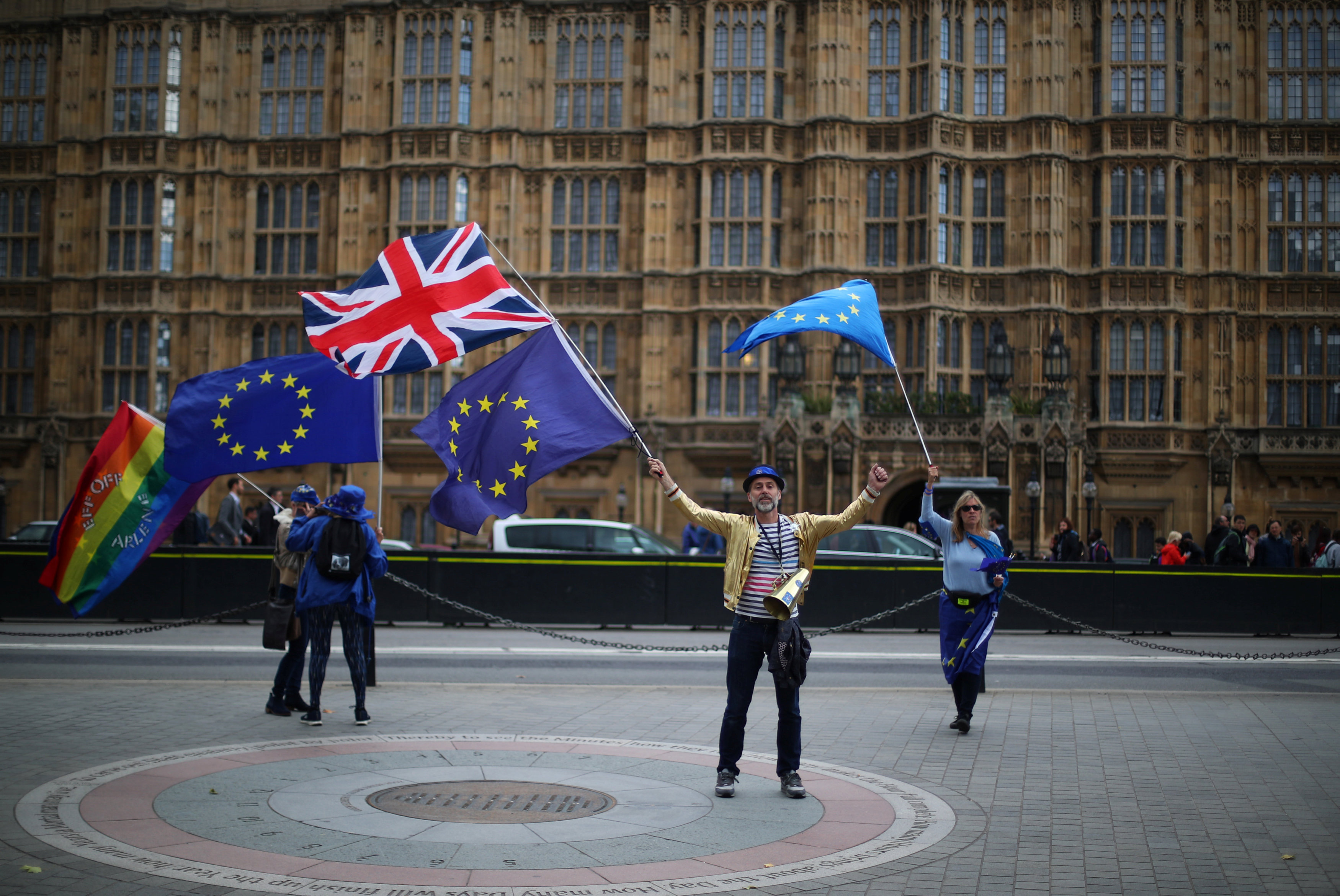 Legisladores britanicos respaldan proyecto crucial Brexit