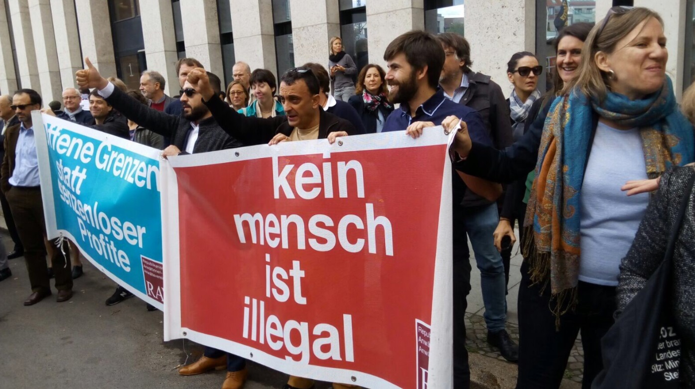 Miles de personas se manifiestan en Berlín a favor de los inmigrantes