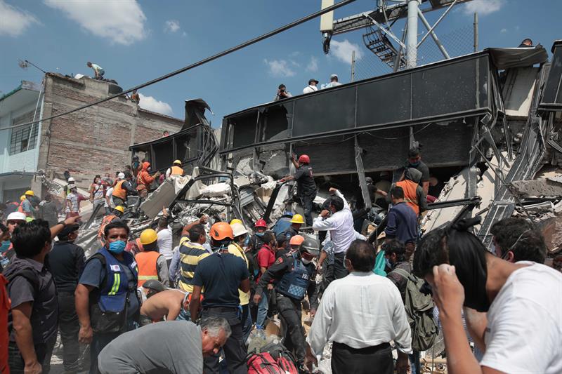 Suman cuatro muertos por sismo en la CDMX