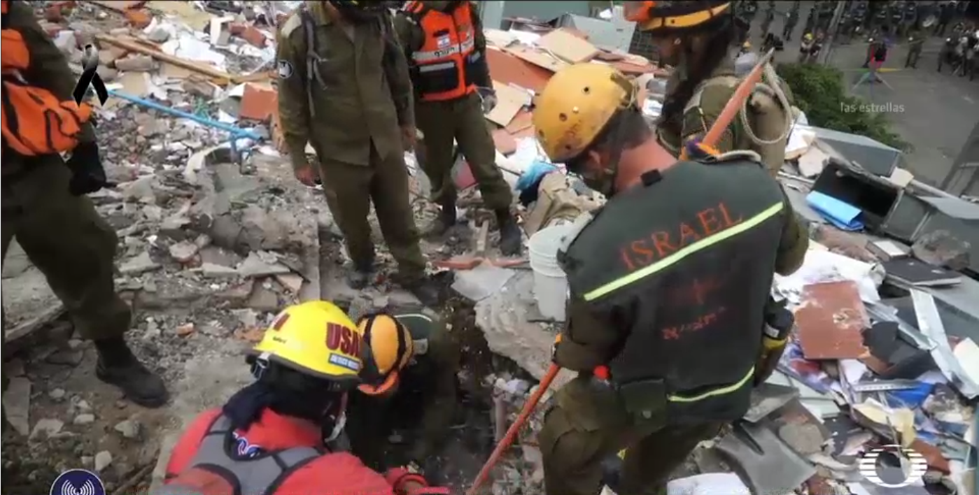 Rescatistas de Israel ayudan en las labores de rescate en la Ciudad de México