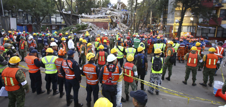 Rescatistas detienen operaciones en CDMX por nuevo sismo