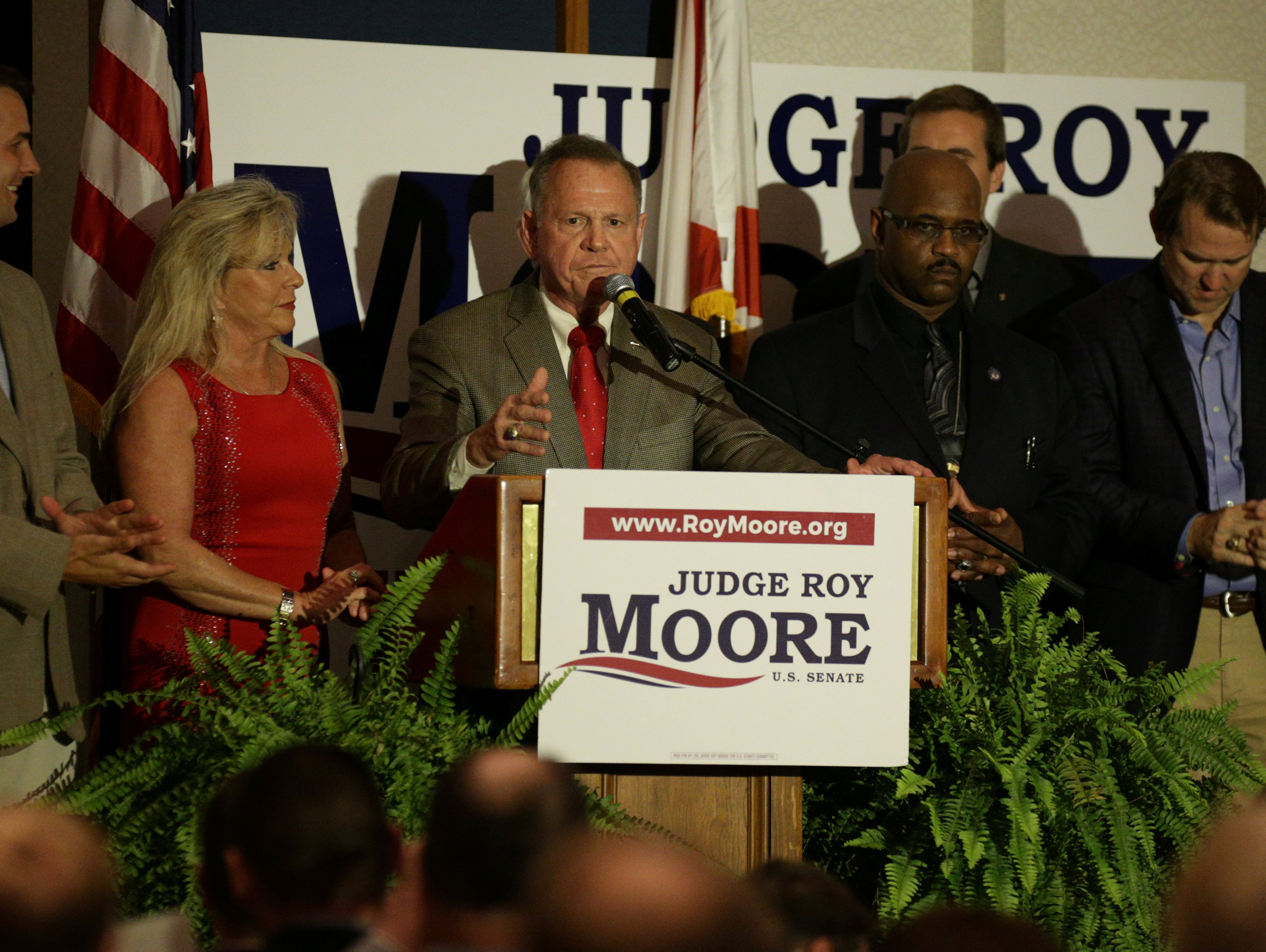 Roy Moore gana primarias Alabama y da revés político Trump