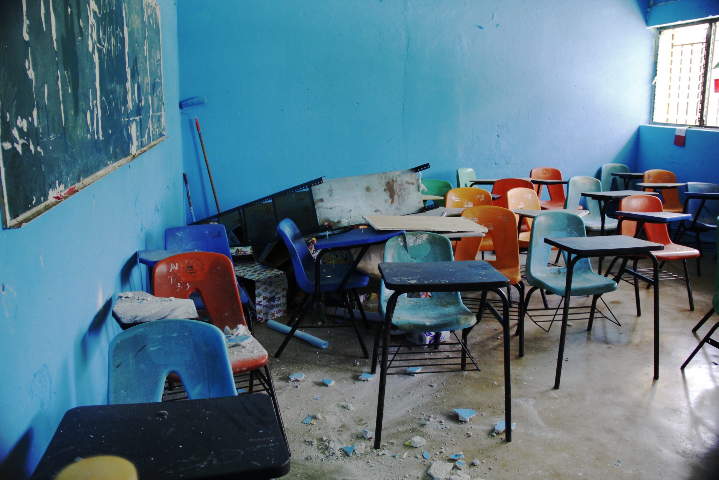 Escuela afectada por sismos de septiembre en México