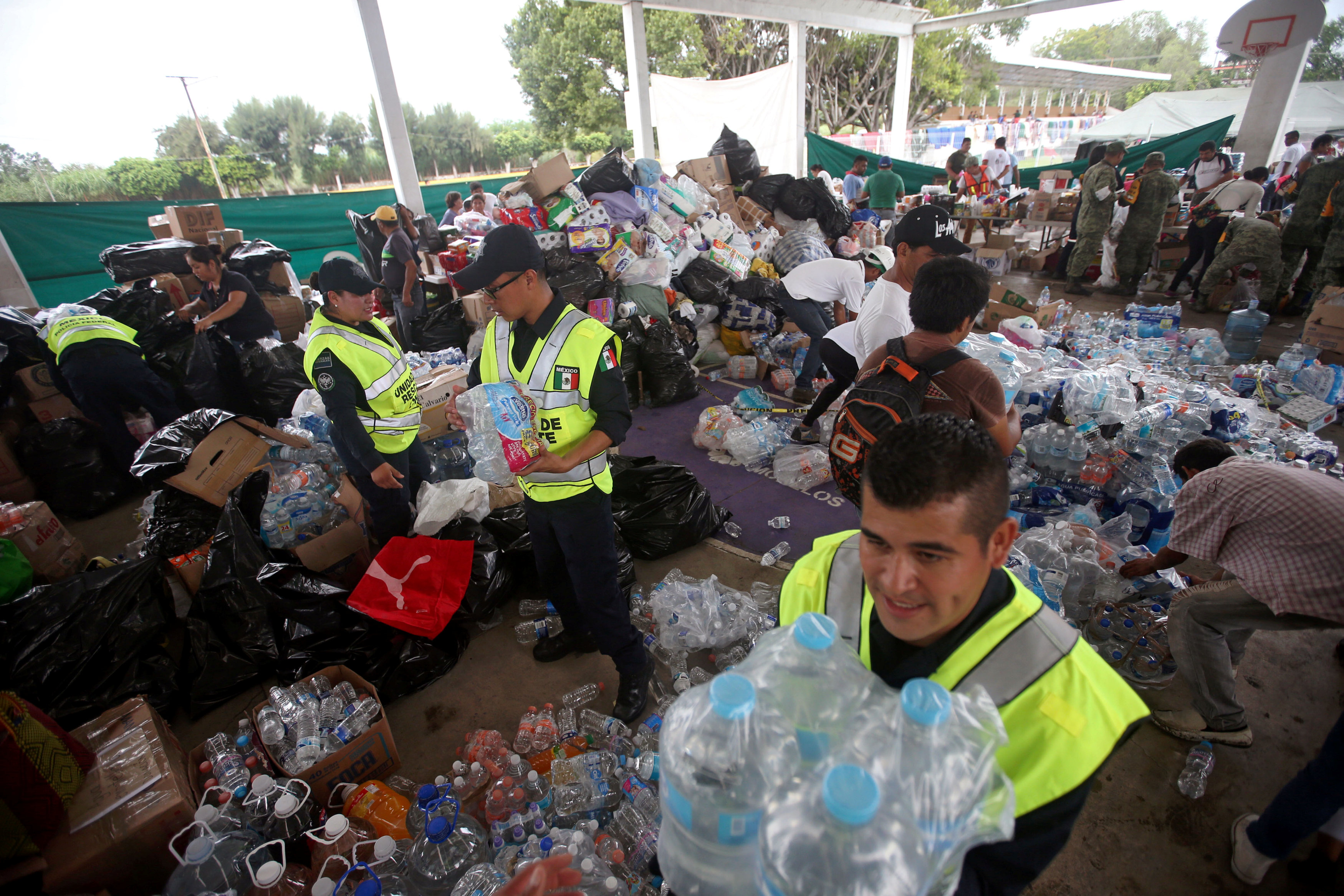 Morelos garantiza que ayuda humanitaria llegara damnificados sismo