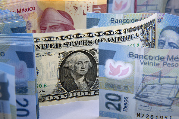 Dólar escala un centavo, se vende hasta en $20.70 en bancos