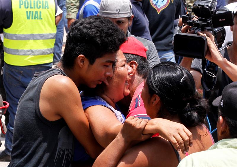 Suman 78 muertos en Oaxaca tras sismo