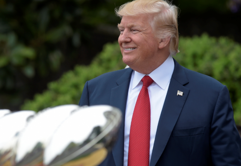 Donald Trump encabeza ceremonia de reconocimiento a jugadores de los Patriotas