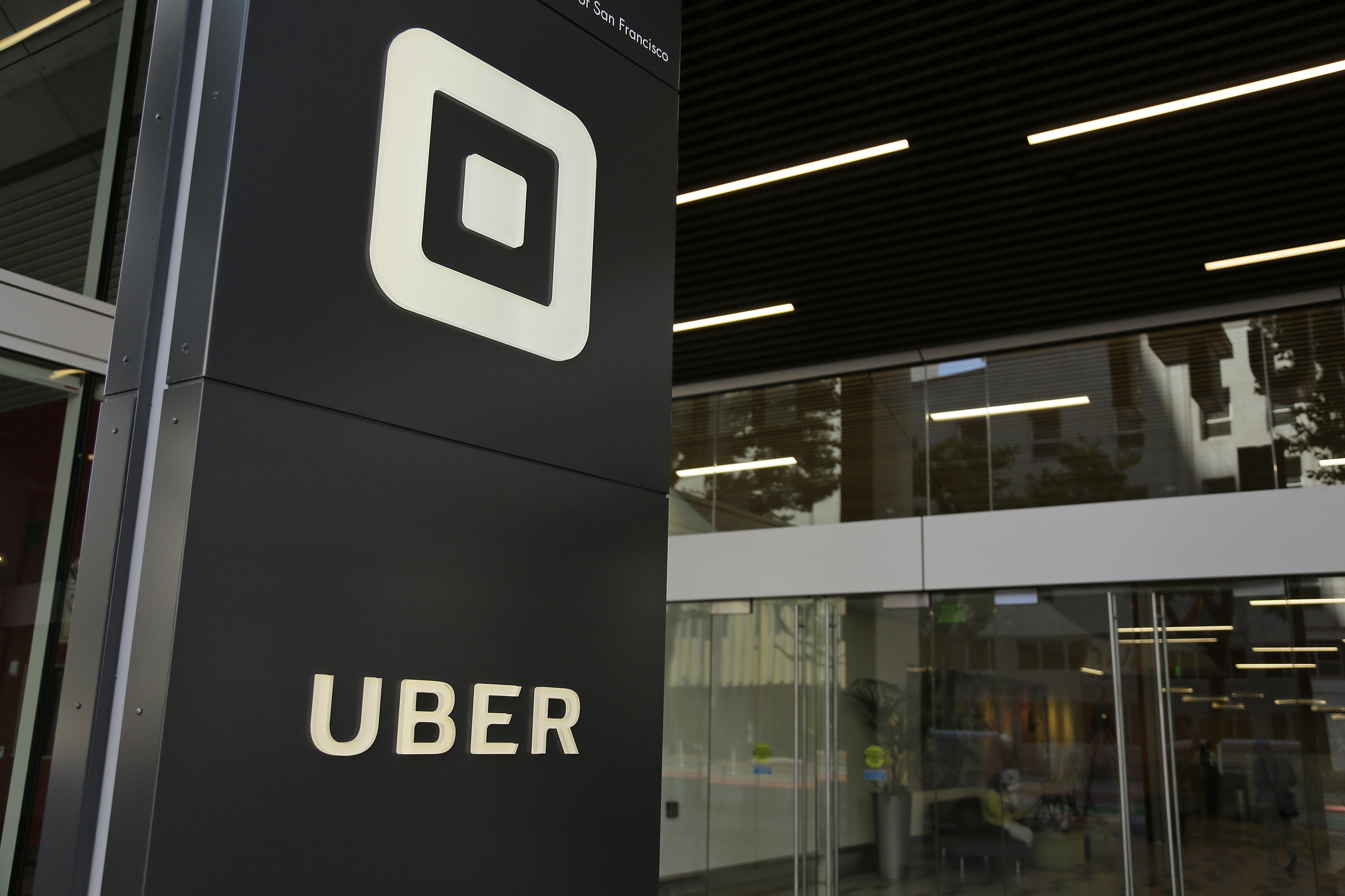 Suspenden temporalmente a Uber en Puebla