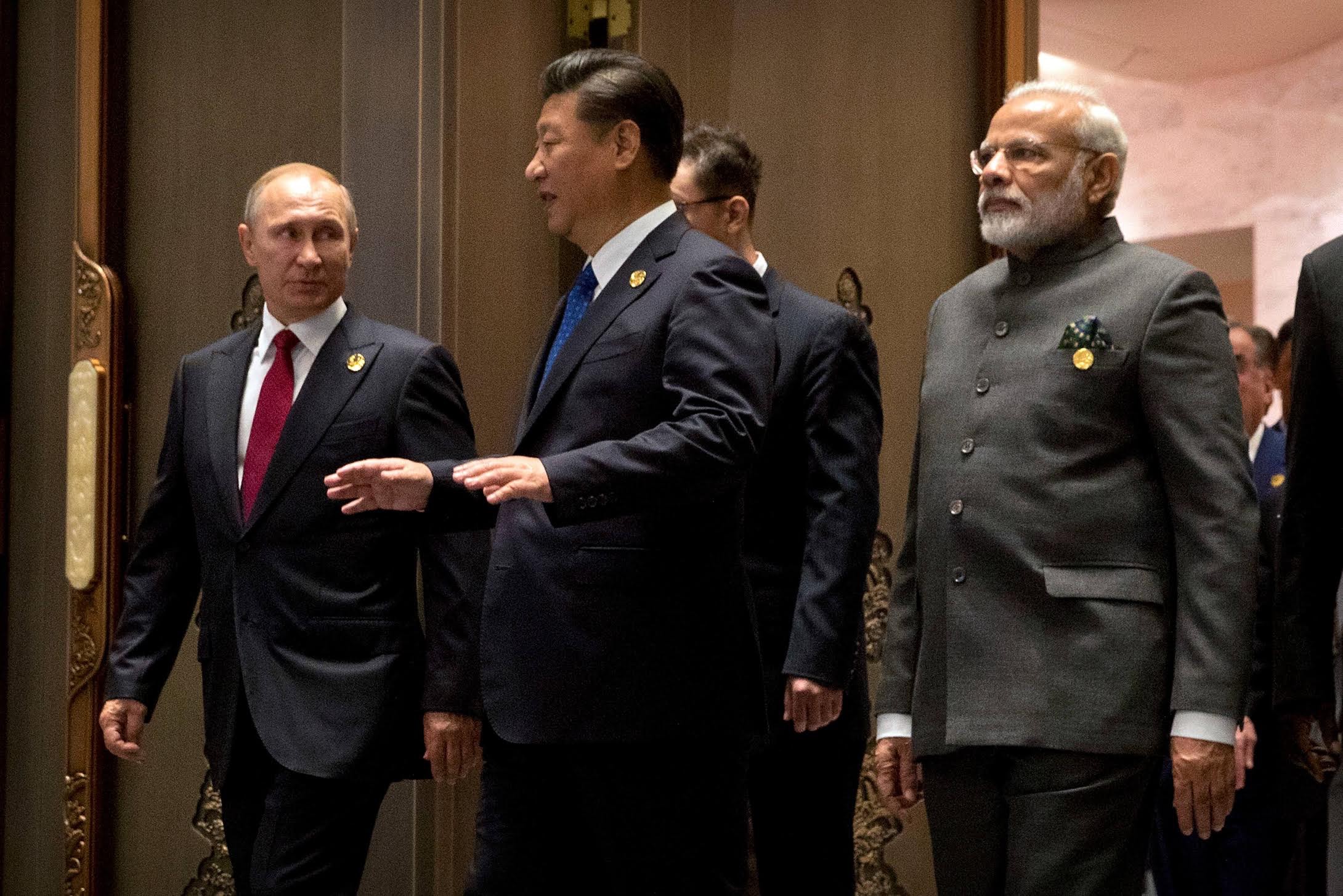 Vladimir Putin, Xi Jinping y Narendra Modi en cumbre BRICS