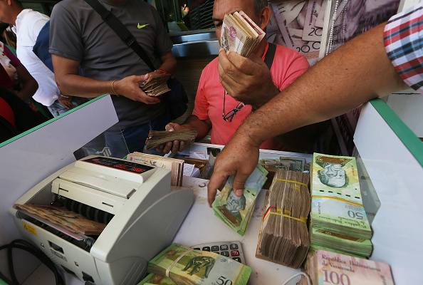 Venezuela posterga la venta de divisas