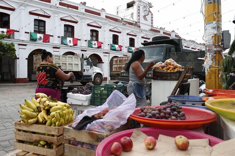 Desalojan mercado de Salina Cruz, Oaxaca, por daños tras sismo