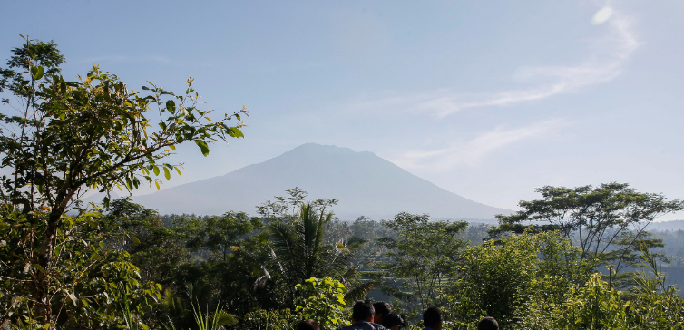 Volcán Agung de la isla indonesia de Bali 